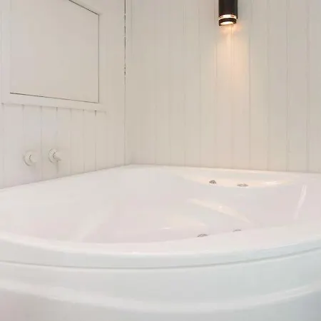 Sleeps 8 Pool Wifi